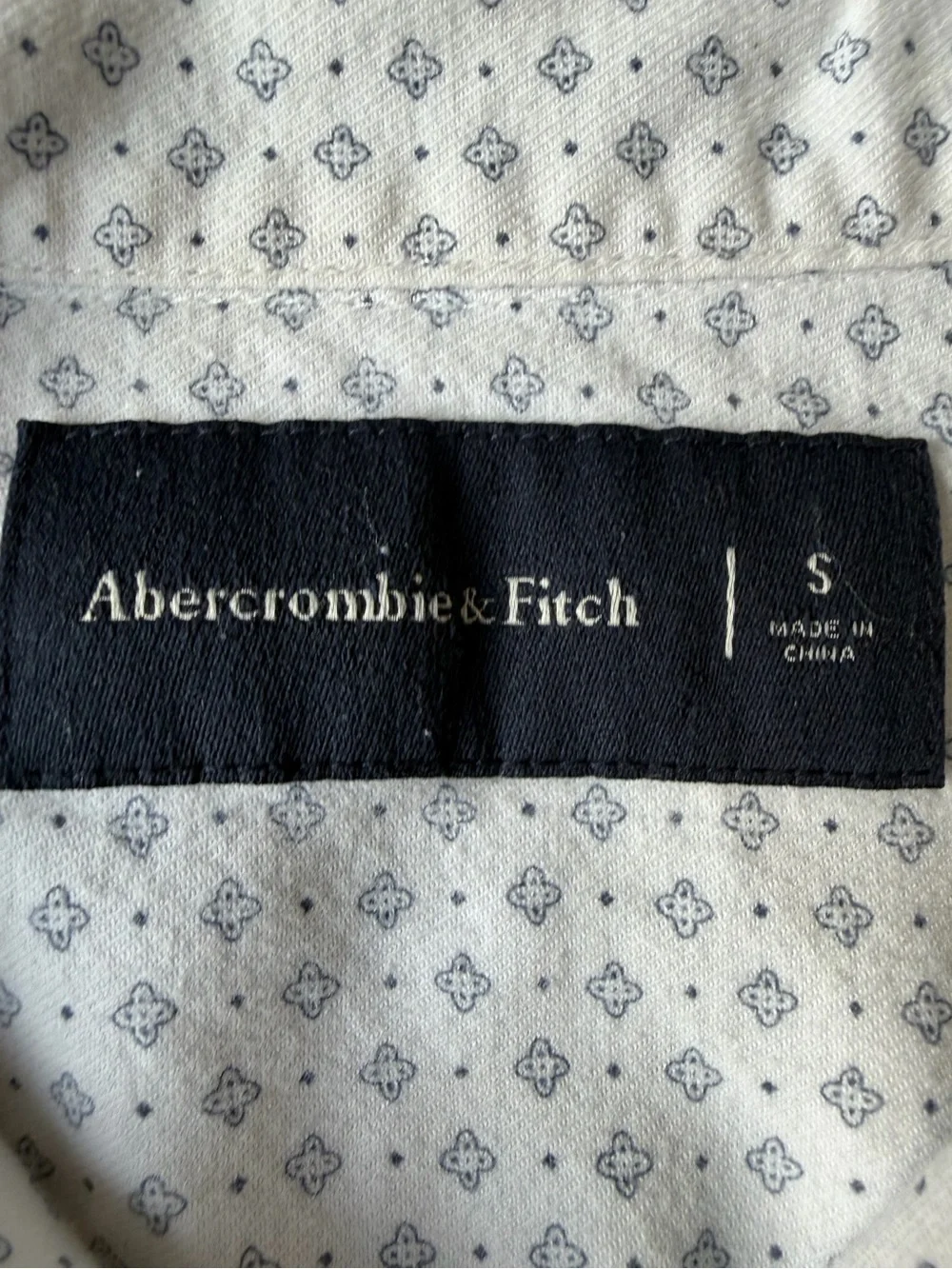 Abercrombie & Fitch lightweight button